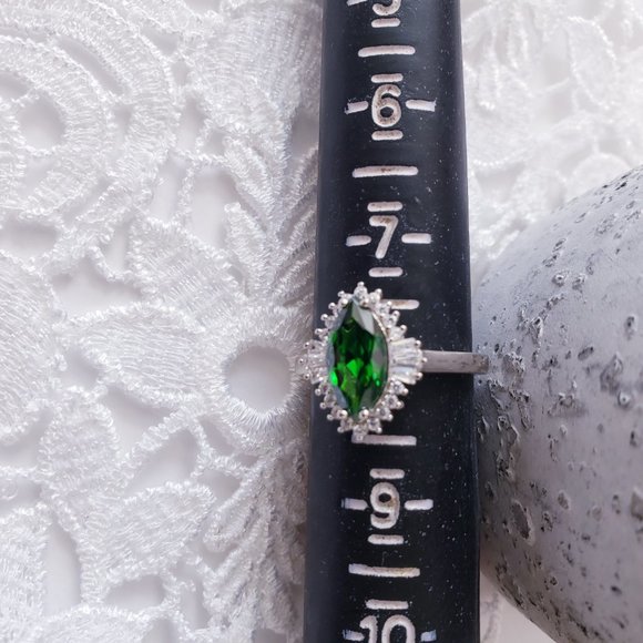 💟❤️NEW! Sterling Silver 925 Green & White CZ Ring Size 7 - Picture 6 of 12